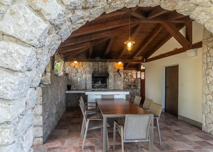 Villa Azure Horizon Miholascica