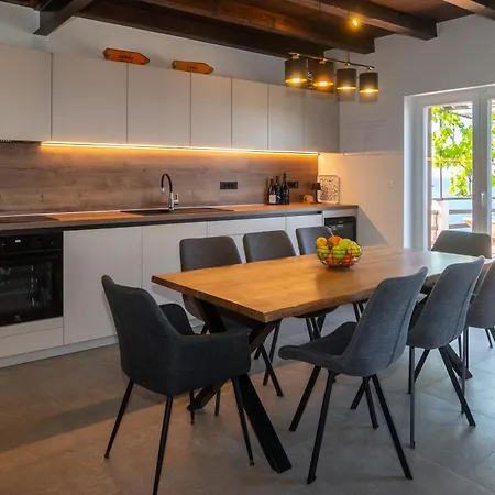 Azure Horizon Villa *