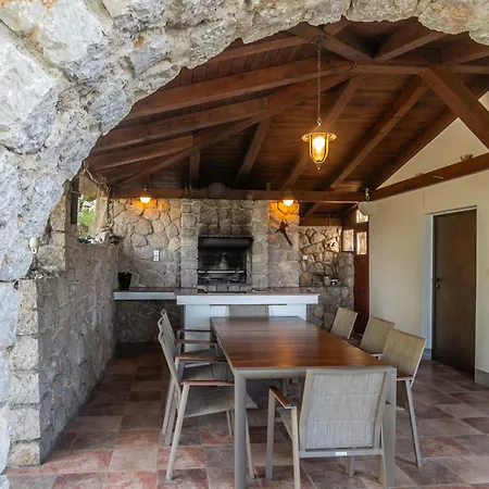 Villa Azure Horizon Miholascica